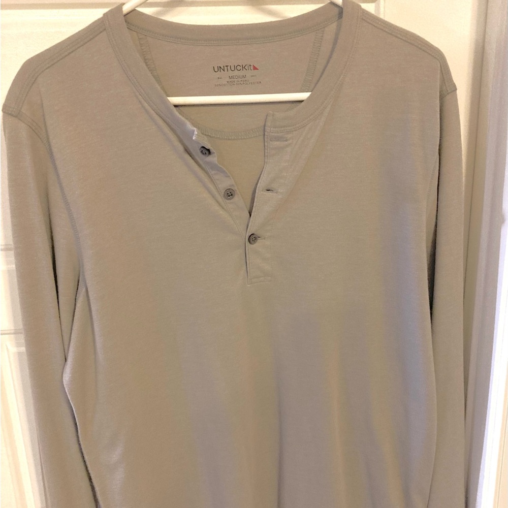 UNTUCKit Men's Light Gray Long Sleeve Henley